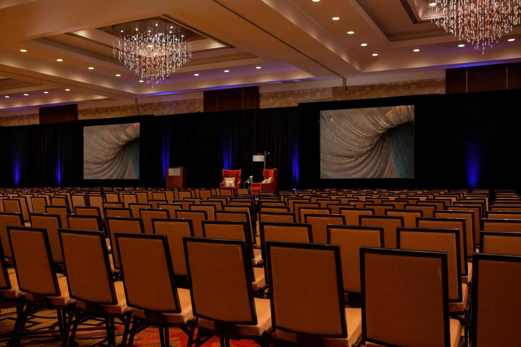 Renaissance Baton Rouge Hotel Exterior photo